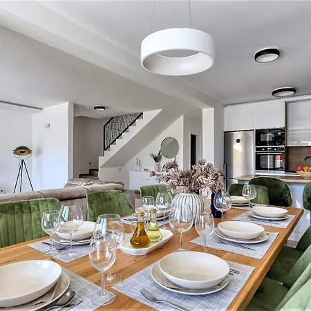 Frantin - Heated Pool, Sauna, Jacuzzi, Activities וילה *