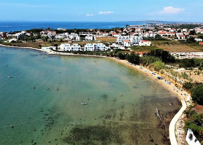 Frantin - Heated Pool, Sauna, Jacuzzi, Activities