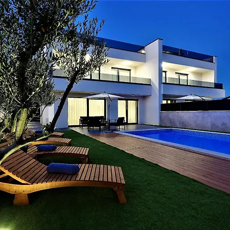 Frantin - Heated Pool, Sauna, Bbq, Activites *