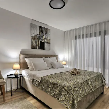 Frantin - Heated Pool, Sauna, Jacuzzi, Activities *