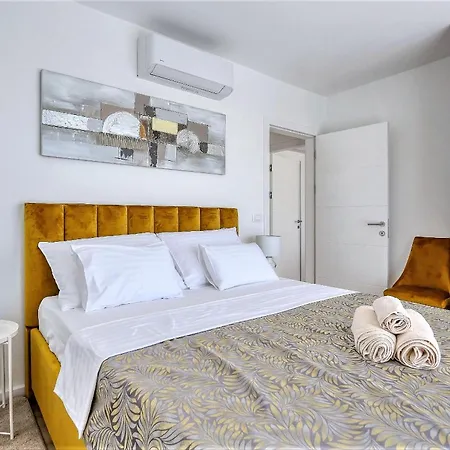 Frantin - Heated Pool, Sauna, Jacuzzi, Activities Villa *