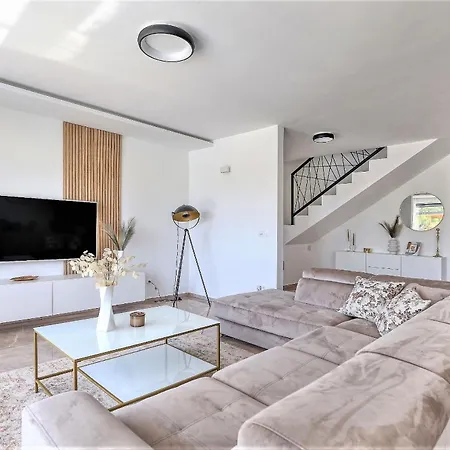 Frantin - Heated Pool, Sauna, Jacuzzi, Activities *