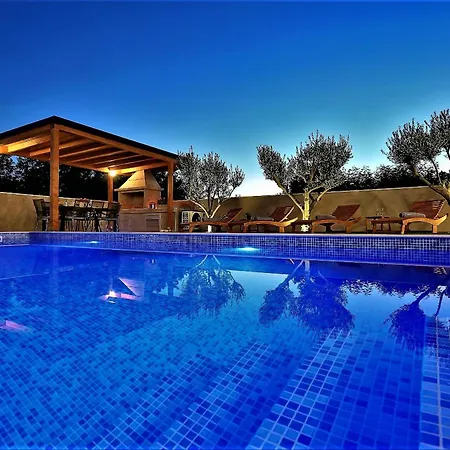 Villa Frantin - Heated Pool, Sauna, Jacuzzi, Activities *