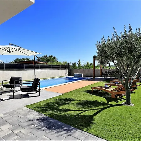 Frantin - Heated Pool, Sauna, Jacuzzi, Activities * Privlaka (Zadar)