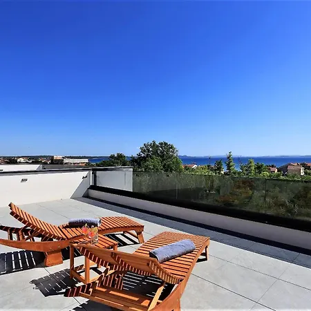 Frantin - Heated Pool, Sauna, Jacuzzi, Activities