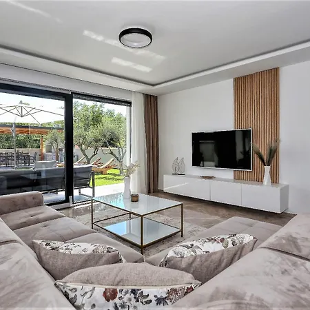 Villa Frantin - Heated Pool, Sauna, Jacuzzi, Activities