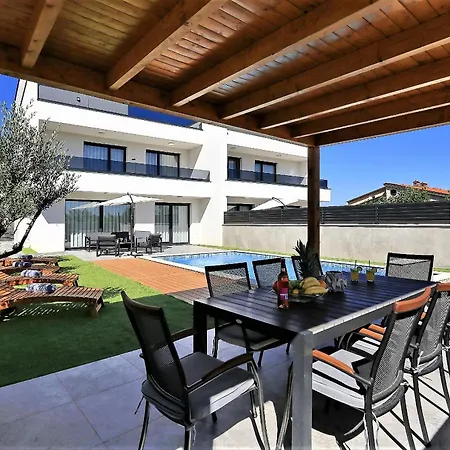 Frantin - Heated Pool, Sauna, Jacuzzi, Activities Villa *