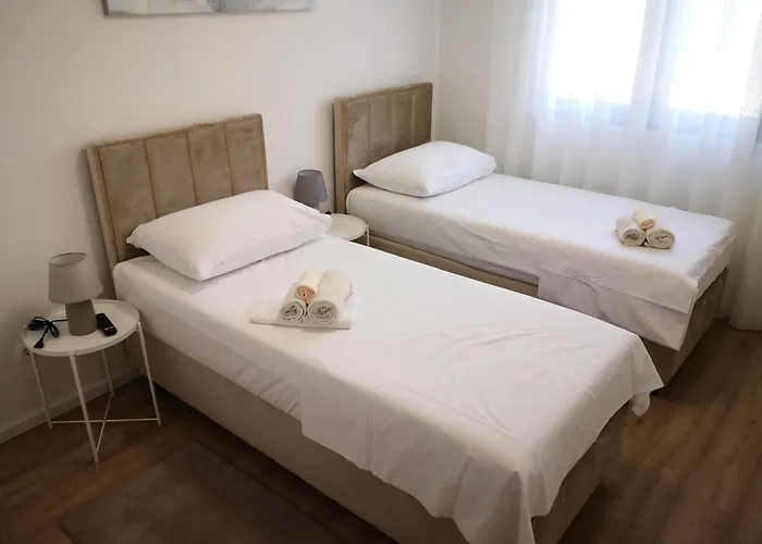 Frantin - Heated Pool, Sauna, Jacuzzi, Activities