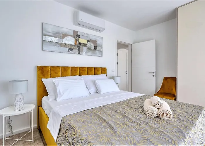 Frantin - Heated Pool, Sauna, Jacuzzi, Activities Villa *