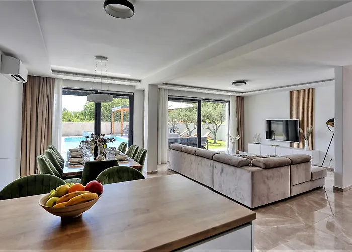 Frantin - Heated Pool, Sauna, Jacuzzi, Activities فيلة بريفلاكا