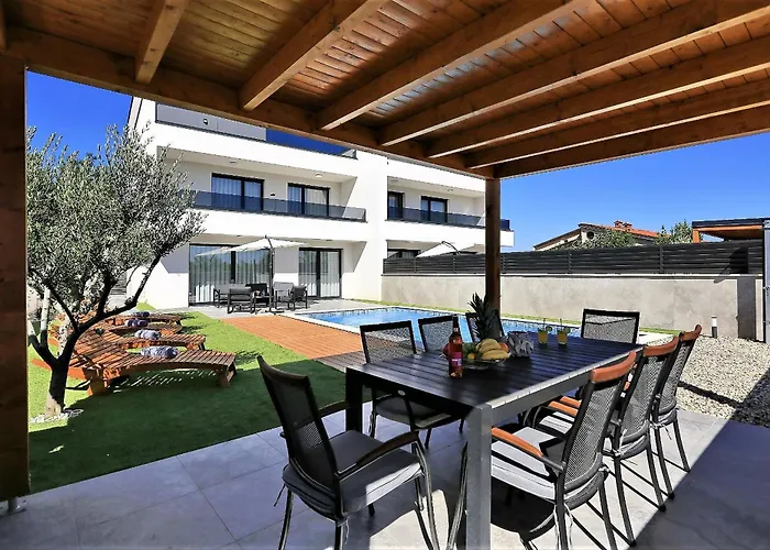 Frantin - Heated Pool, Sauna, Jacuzzi, Activities Villa *