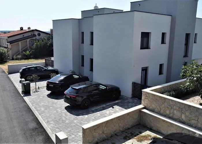 Frantin - Heated Pool, Sauna, Jacuzzi, Activities